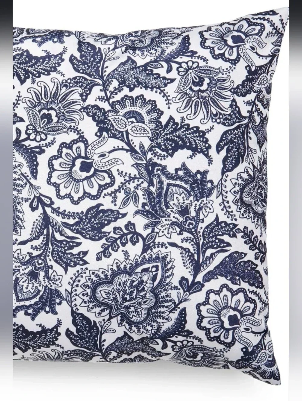 Vera Bradley Indoor/ Outdoor Pillow In Java Navy & White NWT